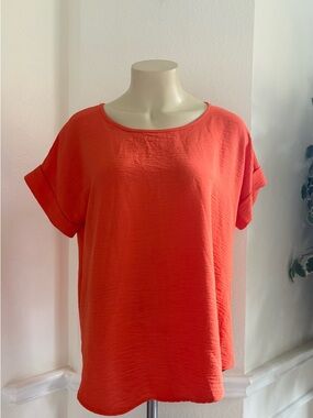 Entro Scooped Neck Relaxed Short-Sleeve Top